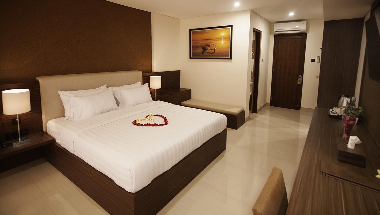 होटल Arena Living 3*