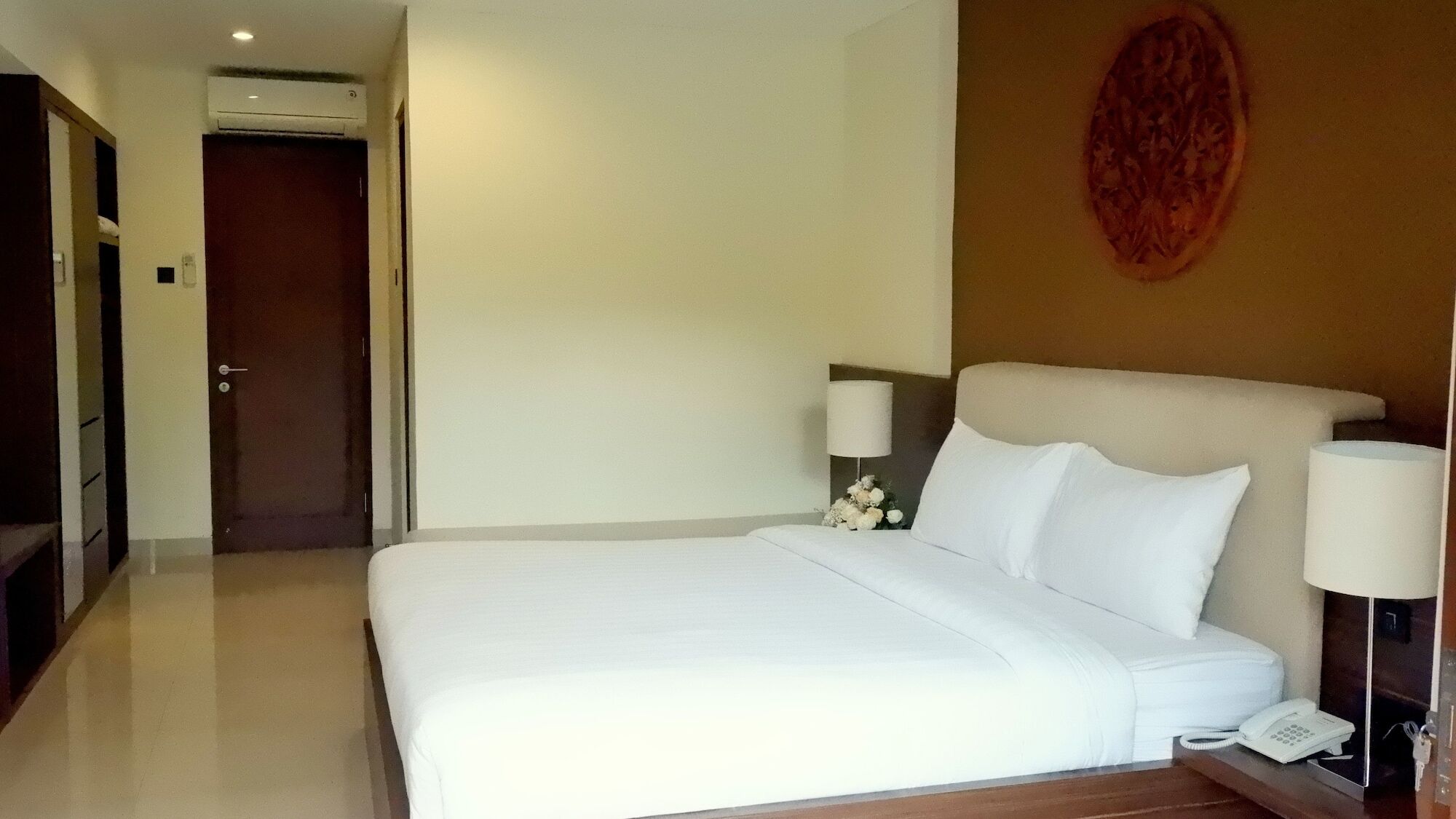 होटल Arena Living 3*